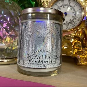Bath & Body Works Snowflakes & Cashmere Candle